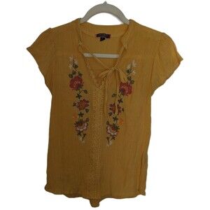 50th Street Petite Top PM Medium Mustard Yellow Embroidered Lace Trim